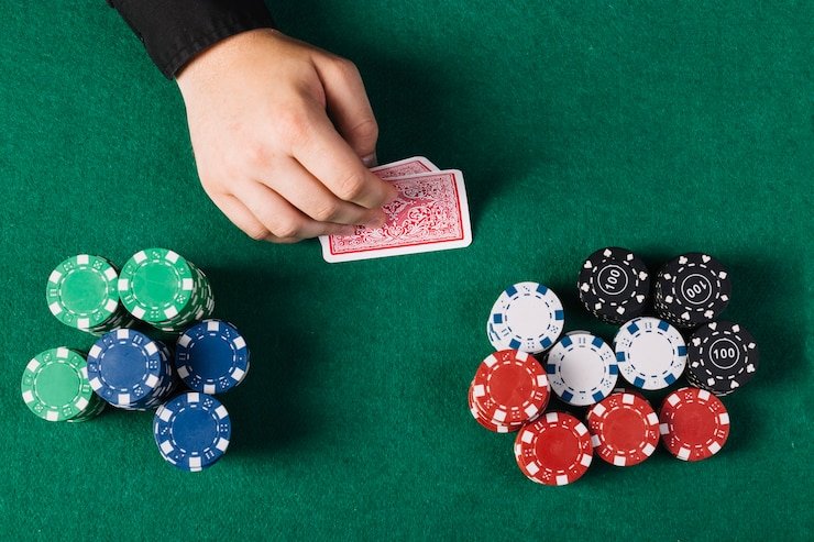Bagan tingkat loyalitas waropen menampilkan manfaat progresif dari Member hingga Diamond